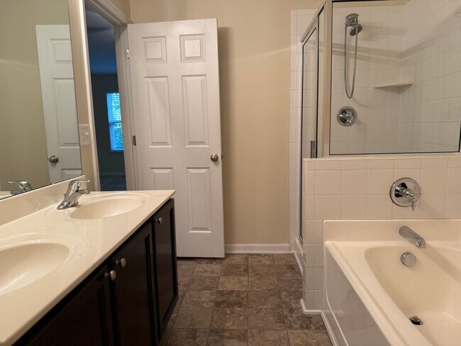 Building Photo - Conveniently Located Home Near HWY 440, 54...