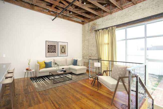 Building Photo - Double R Lofts