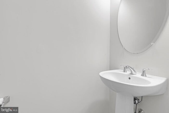 Building Photo - 22554 Cambridgeport Square