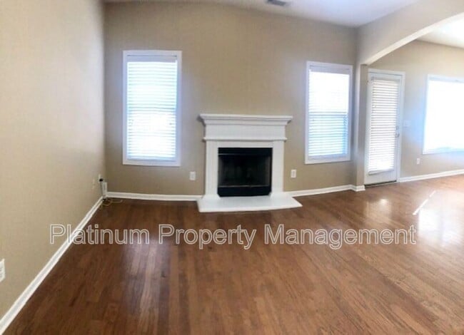 Building Photo - 6583 Silk Tree Pointe