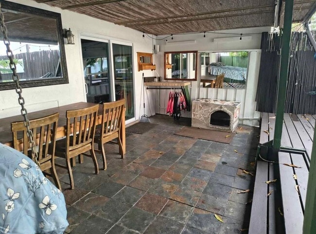 Building Photo - 5741 SW 24th Ave