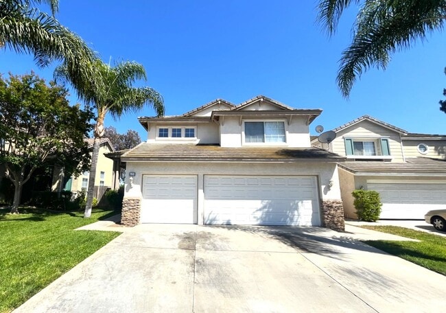 Building Photo - 4 bed, 2.5 bath located in Corona, CA!