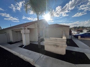 Building Photo - 39510 Sunrose Dr