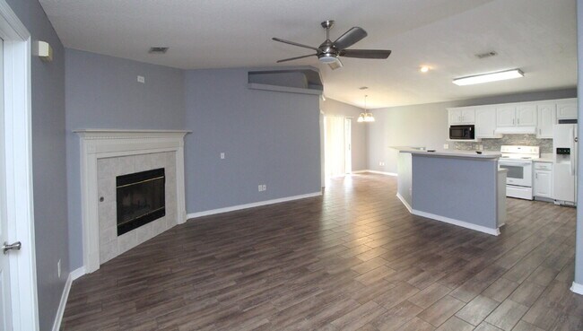 Building Photo - Spacious Southwest Pensacola Home with 2-Car Garage & Fenced Yard – ½ Off First Month’s Rent!