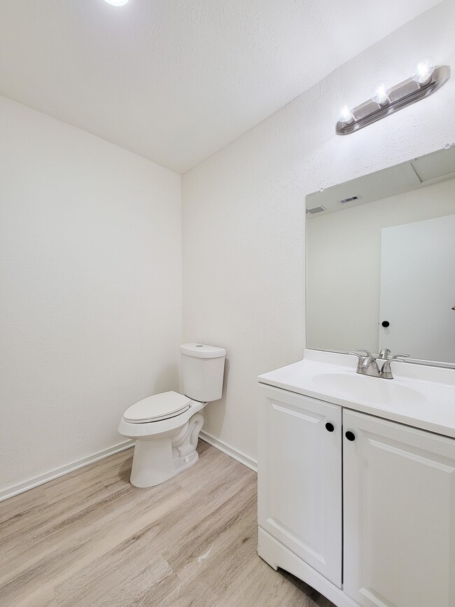 Building Photo - 301 Cypress St