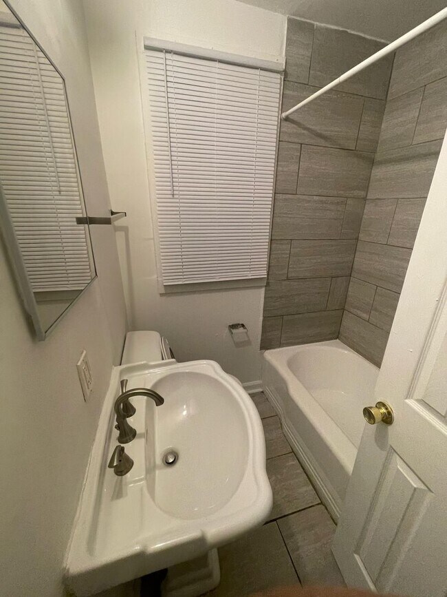 Building Photo - Section 8 Welcomed Large 2 Bedroom