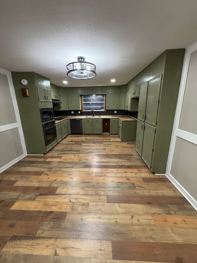 Building Photo - 3 Bedroom, 2 Bathroom Home for Rent in Groves, Tx