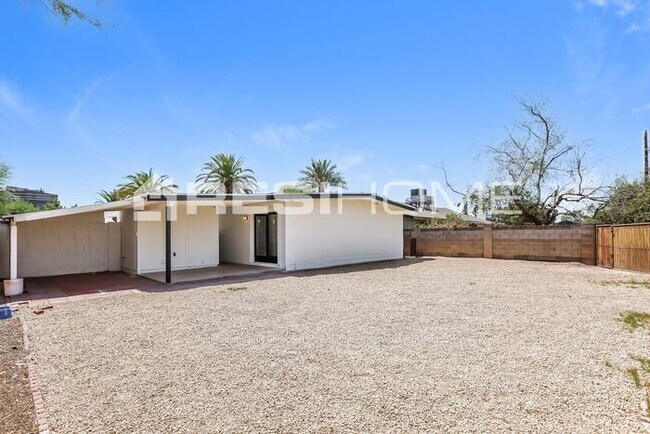 Building Photo - 1314 E Del Rio Dr