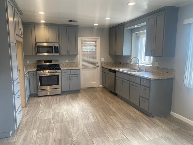 Primary Photo - 1263 Bostonia St
