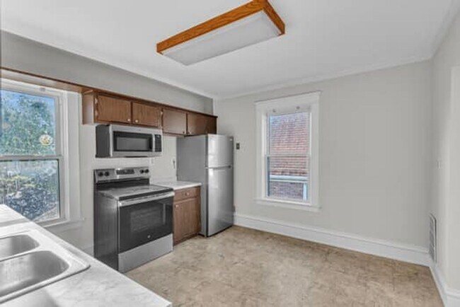 Building Photo - 3940 Delmar Ave