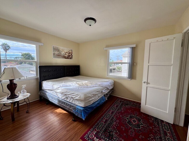 Building Photo - 8211 Crenshaw Dr