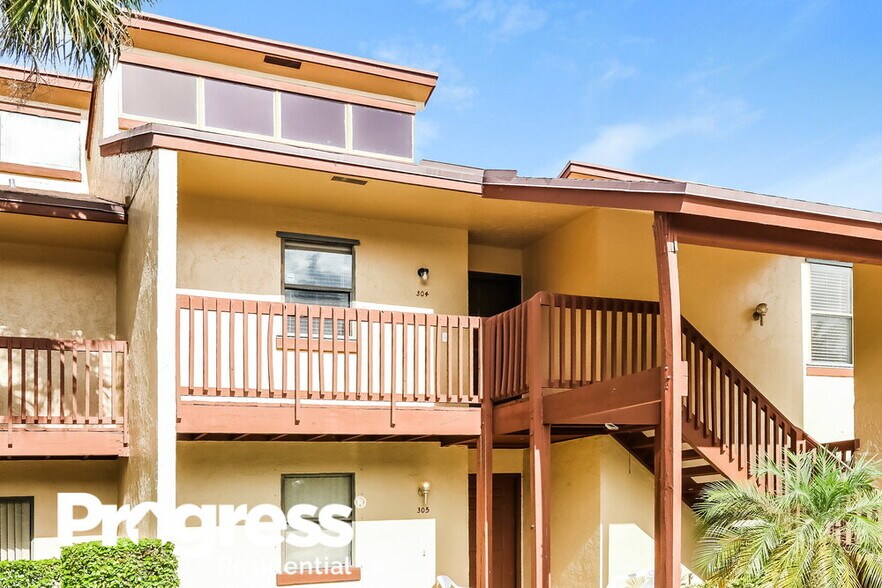 Building Photo - 304 Lakeview Dr E
