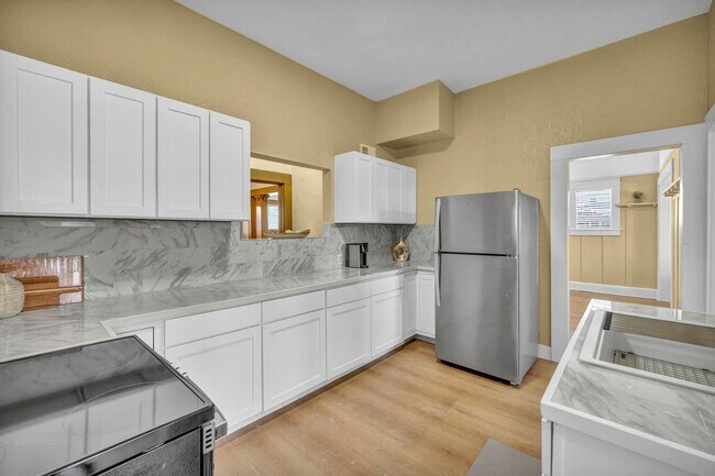 Building Photo - FULLY FURNISHED & BEAUTIFULLY REMODELED CLASSIC HOME NEAR UNR WITH UNBEATABLE I-80 ACCESS