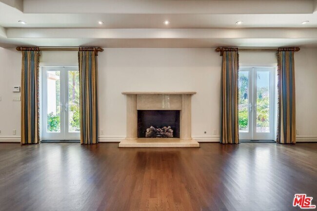 Building Photo - 114 S Layton Dr