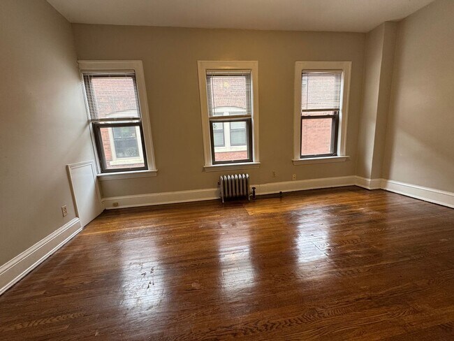 Building Photo - 2773 Hampshire-Unit 8