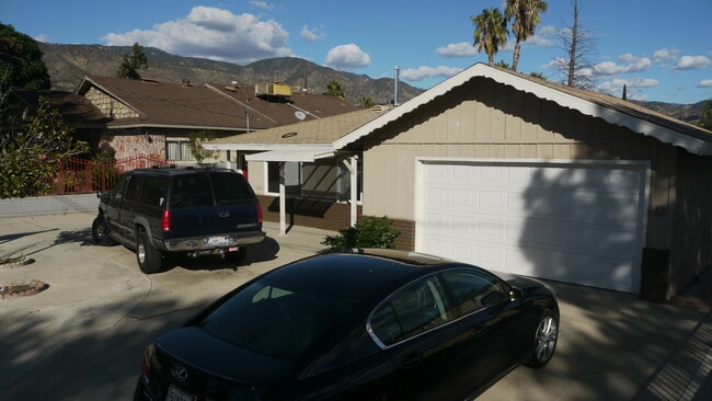 Building Photo - Charming 3-Bedroom Home with Upgraded Kitc...