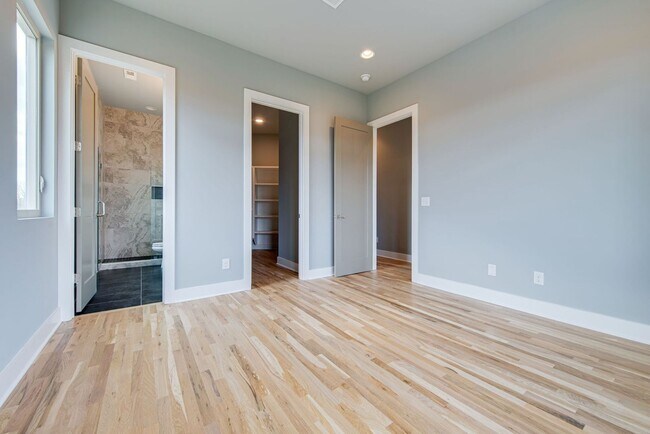 Building Photo - Youngs Lane Luxury Townhome