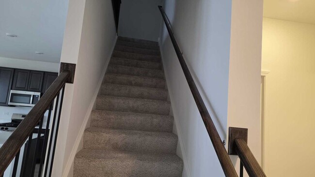 Building Photo - 460 Hathaway Ln