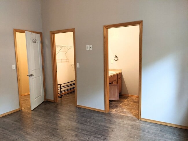 Building Photo - Centrally Located Three Bedroom Home