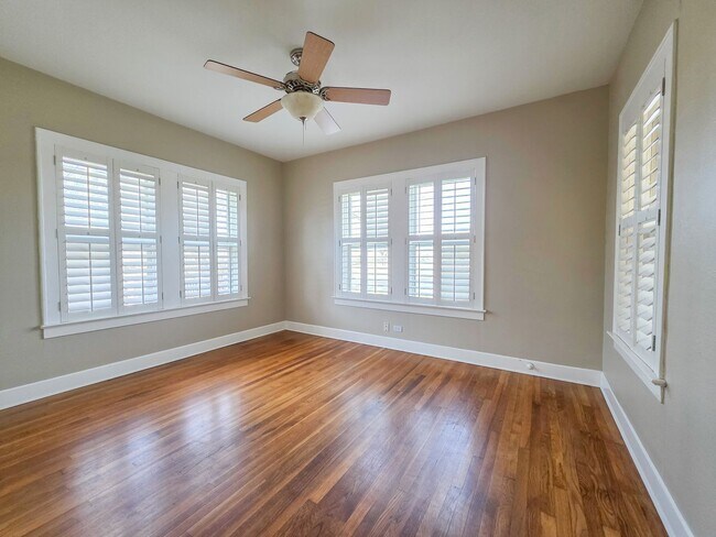 Building Photo - 3901 Red River St