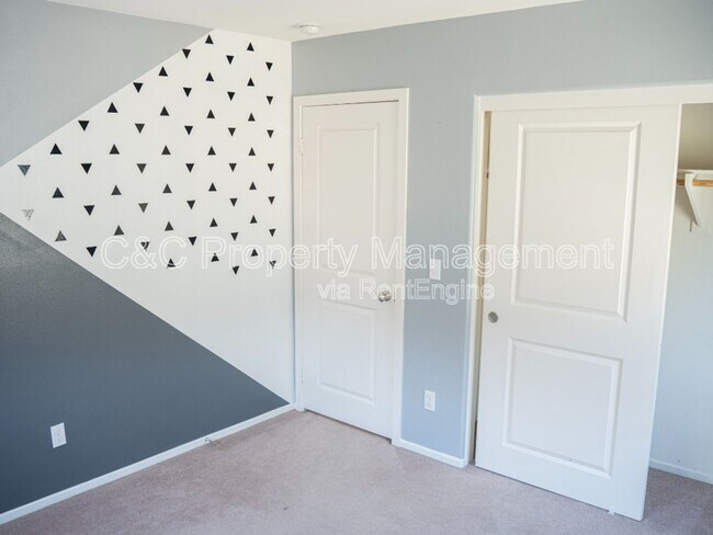 Building Photo - 4052 E Hamilton Way