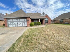 Building Photo - Gorgeous 4 bed 2.5 bath!
