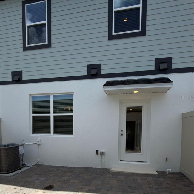 Building Photo - 438 Lady Palm St