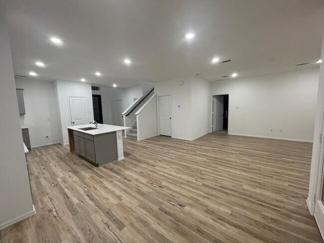 Building Photo - 31511 Silverthorne Bush Dr