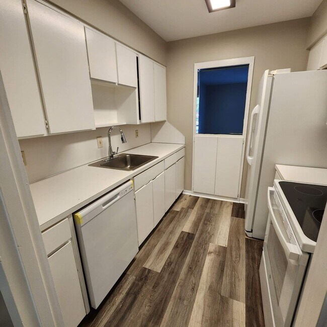 Building Photo - NEW PRICE! NEW UPDATES, YOU CANNOT BEAT THIS ONE!