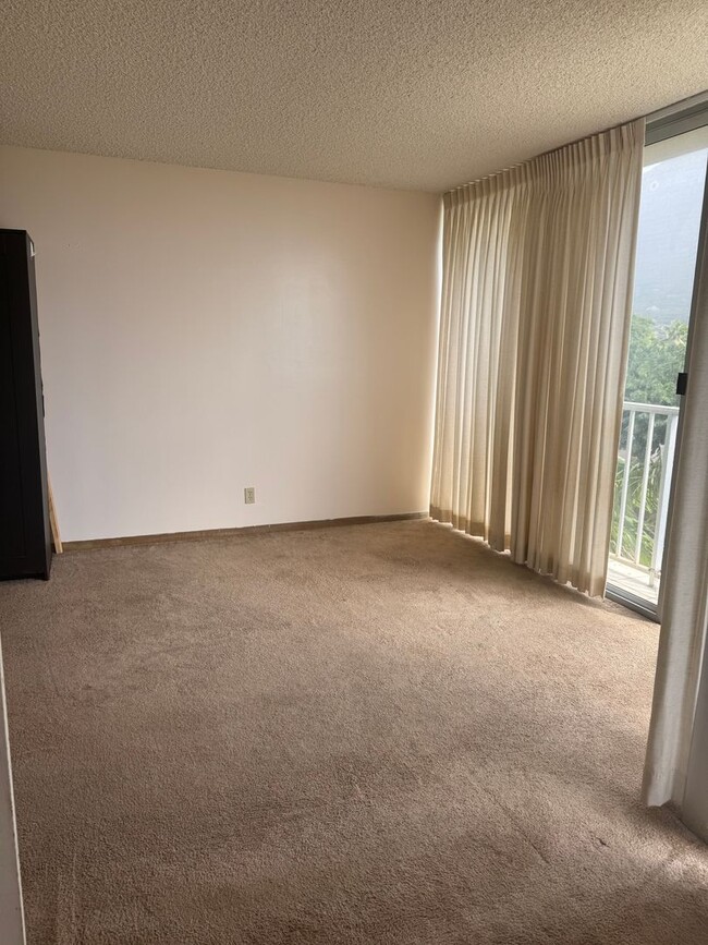 Building Photo - Furnished 2 bedroom 1 bath Condo