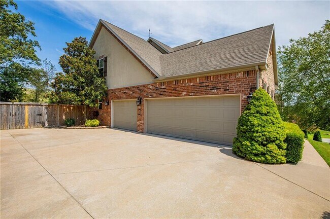 Building Photo - 1706 NW Autumn Ave