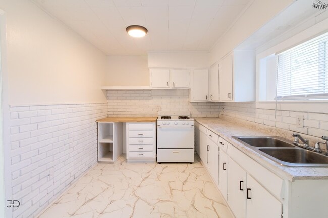 Building Photo - 1624 Sunnyside Ln