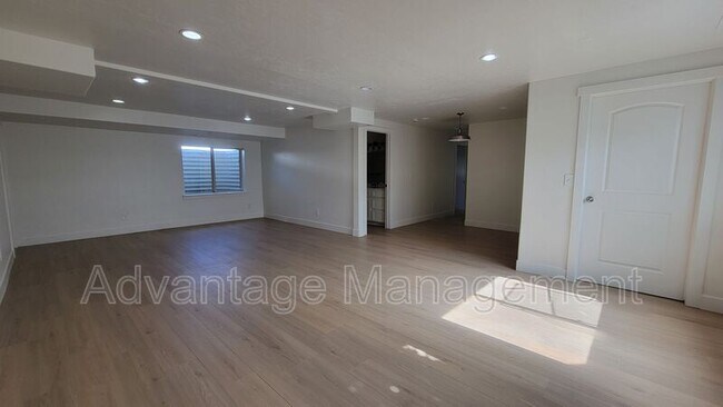 Building Photo - 1652 W Brooke St