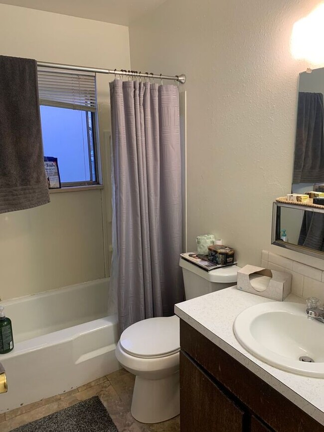 Building Photo - Beautiful 2 Bedroom Town Home! INCLUDED IN...