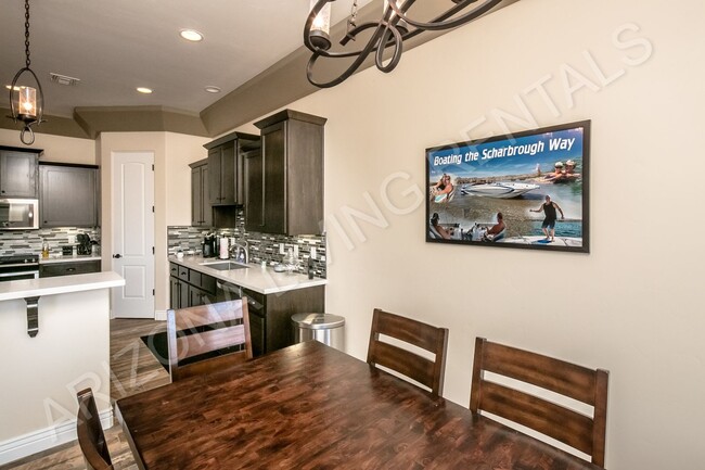 Building Photo - SEASONAL FURNISHED JANUARY-APRIL 2026