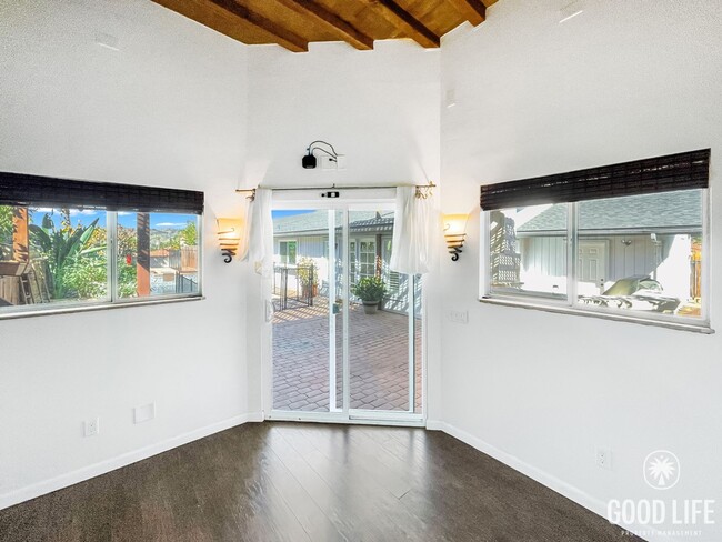 Building Photo - Stunning 4B/2.5BA House in Escondido!