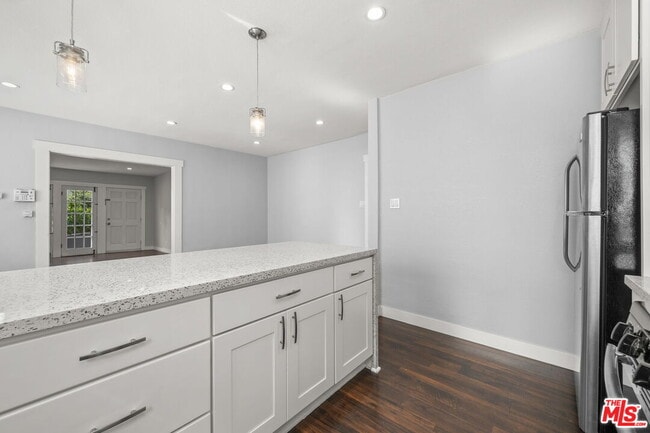 Building Photo - 1754 N La Brea Ave
