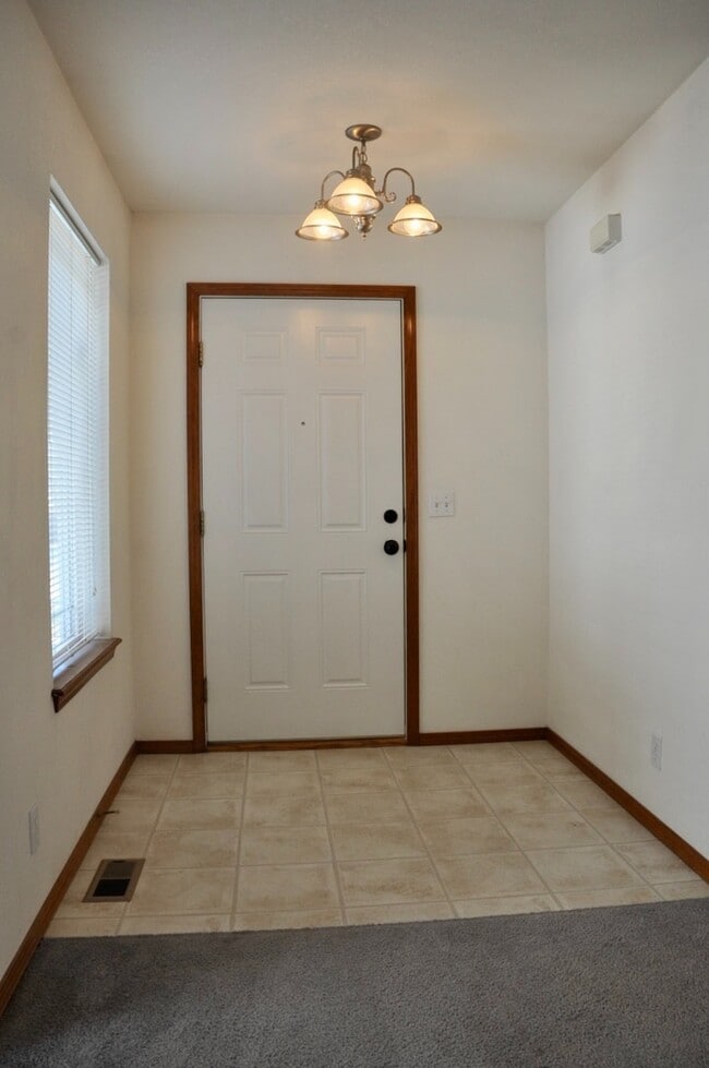 Building Photo - 3 bed 2 bath rancher with A/C