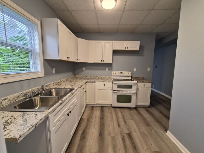 Building Photo - 33 N Sherman Dr