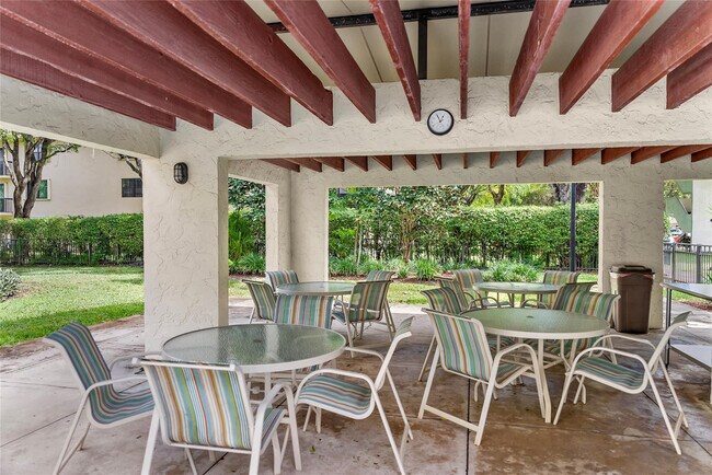 Building Photo - 6075 N Sabal Palm Blvd