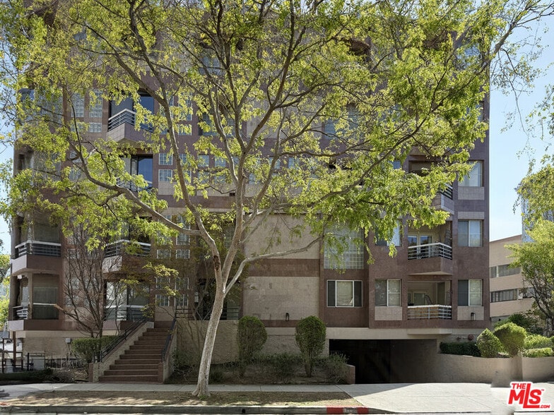 Building Photo - 120 S Crescent Dr