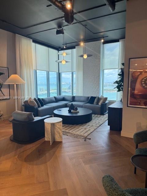 Building Photo - 121 NE 5th St