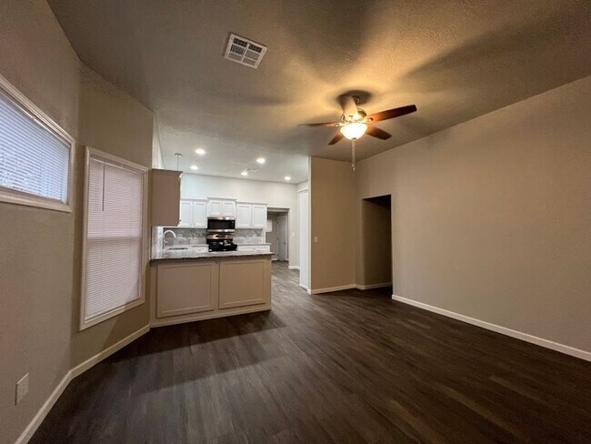 Building Photo - Stunning 4-Bedroom Renovated Home in Sapulpa