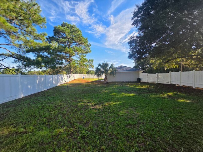 Building Photo - 7 Dogwood Ct