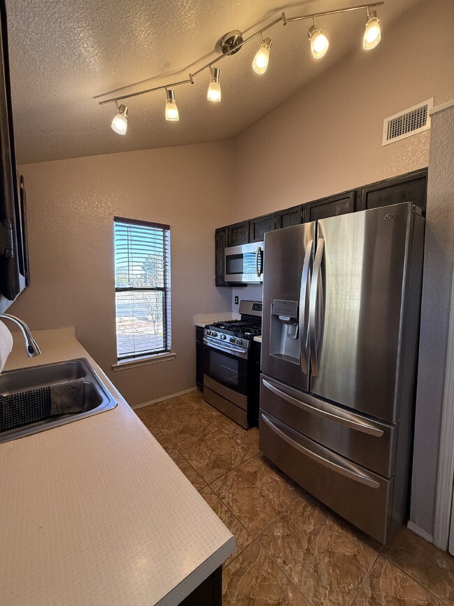 Building Photo - 15327 Woodhill Ct