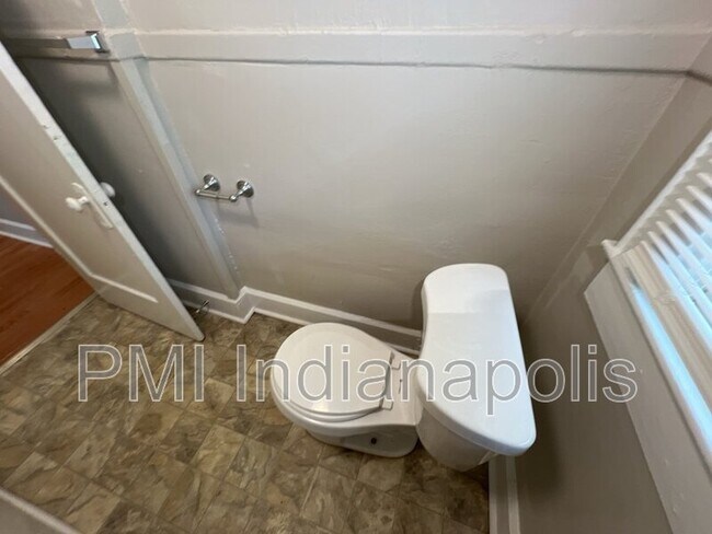 Building Photo - 310 N Riley Ave
