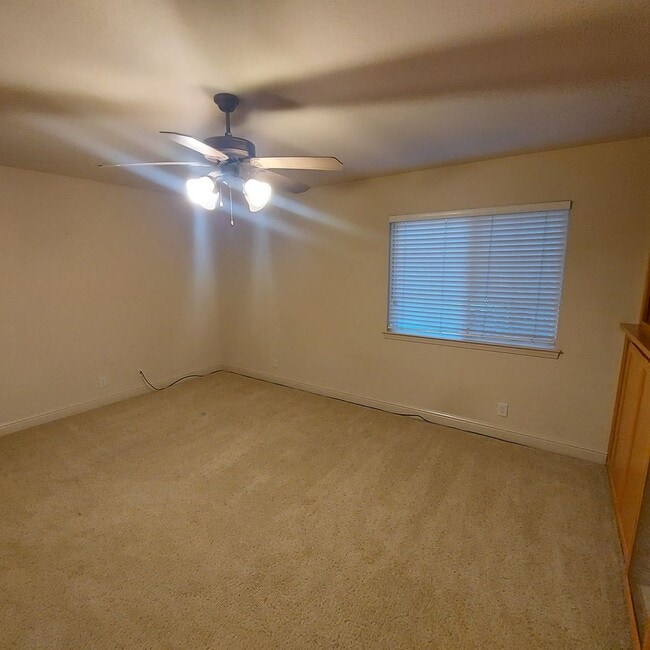 Building Photo - 2604 Javan Ln