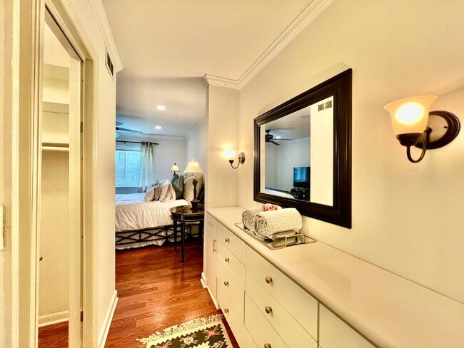 Building Photo - FULLY FURNISHED LUXURY CONDO!