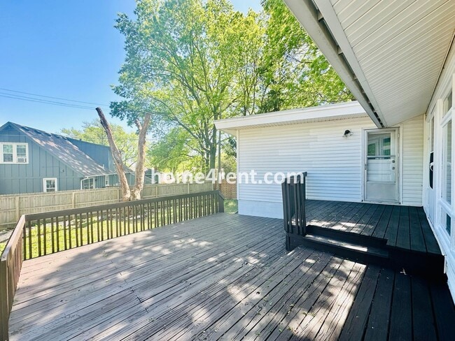 Building Photo - Charming Ranch Style, Prairie Village Home w/ a Fenced Yard, Updated Baths, and All Appliances In...