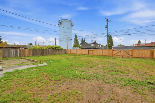 Building Photo - 810 E 63rd St
